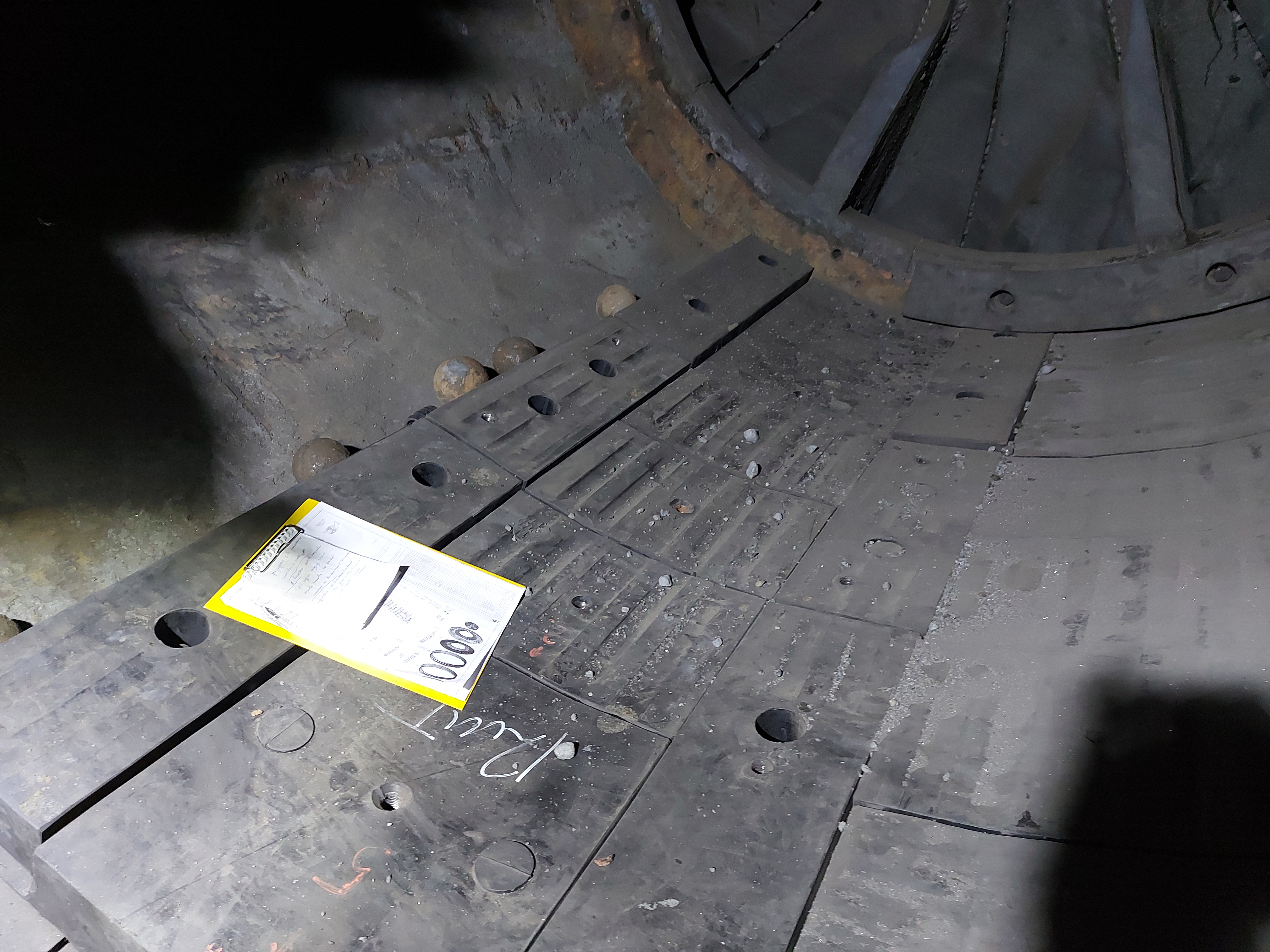 Hollow bushing plate