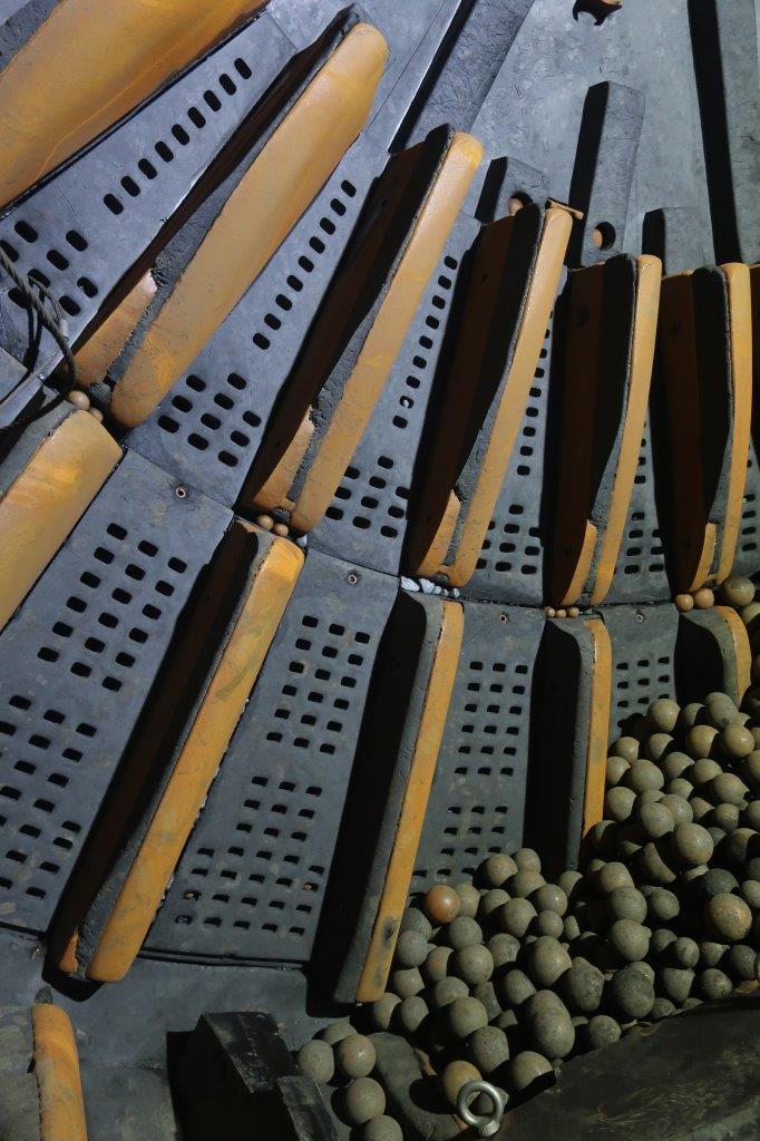 Russian copper mine-7.5x2.8m semi-autogenous grinding mill lining plate